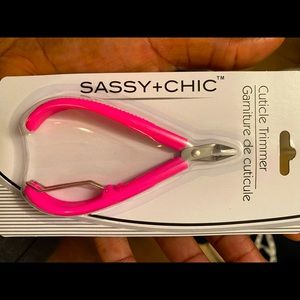 New Sassy+Chic Cuticle Trimmers in pink